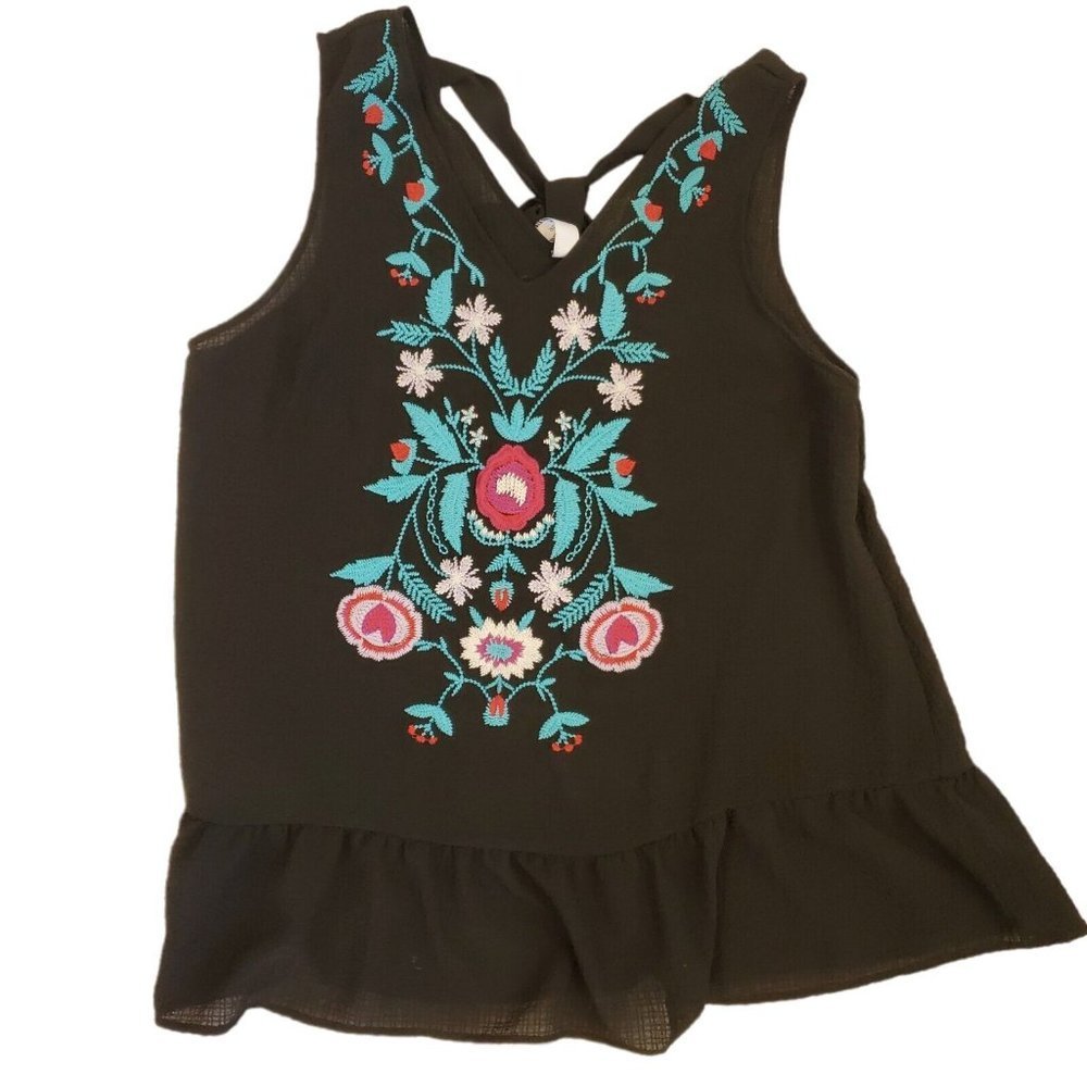 Giddy Up Glamour 1X Black Sleeveless Top Boho Floral Broidered Flounce Hem Vneck